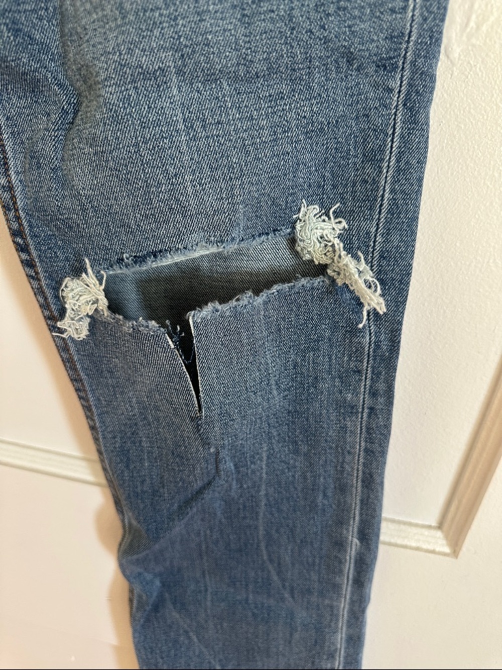 Abercrombie & Fitch Ultra High Rise The 90s Slim Straight Jeans - Picture 4 of 5